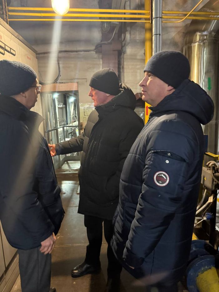 Мэр Серова Василий Сизиков в котельной. Фото: Telegram-канал градоначальника  