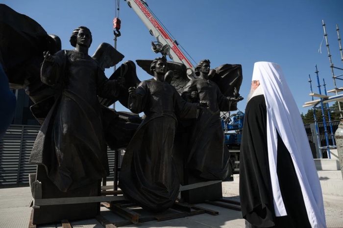 Фигуры архангелов Уриила, Иегудиила и Иеремиила были установлены в начале мая. Фото: страница РМК во «ВКонтакте»