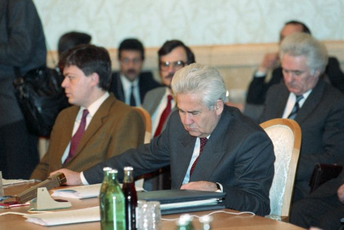Премьер-министр Украины (в центре) Витольд Фокин, 1992 год. Фото: Мусаэльян Владимир, Чумичев Александр/Фотохроника ТАСС