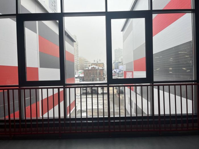 Вид на главную пешеходную улицу города - Вайнера 