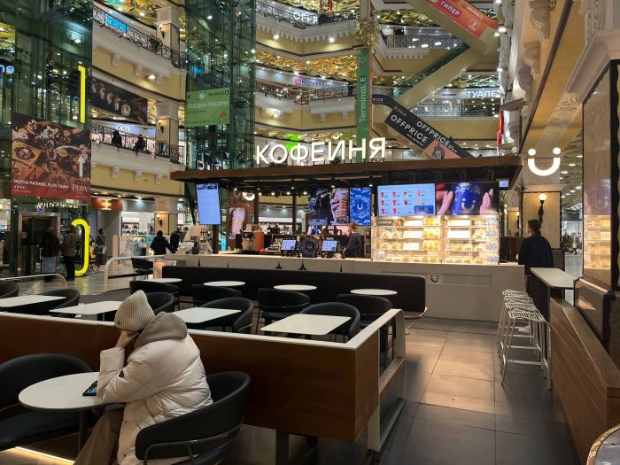 Пока привычного ажиотажа нет 