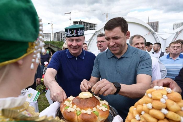 У главы Екатеринбурга наряднее: губернатор Куйвашев похвастался подарком