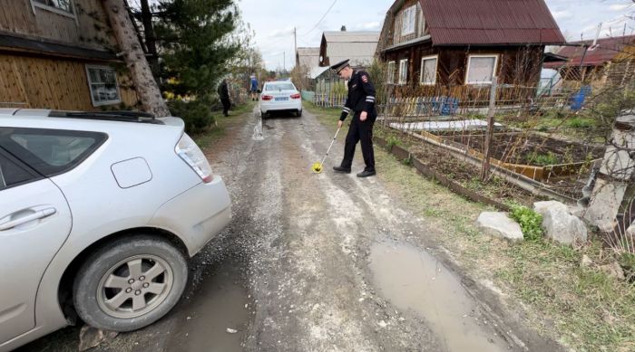 Свердловский таксист задавил насмерть пассажира, вышедшего из машины и упавшего на дорогу