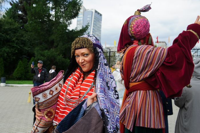 В Екатеринбурге прошёл фестиваль уличных театров «Лица улиц». Наш фоторепортаж