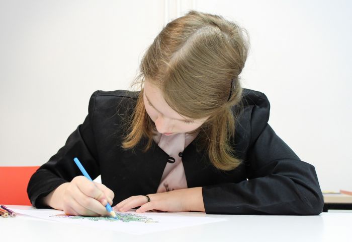 «Извращенец»: молодого свердловского учителя уволили после переписки с 13-летней школьницей