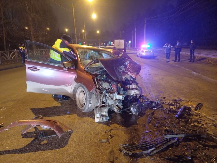 В Екатеринбурге машина скорой попала в жёсткое ДТП
