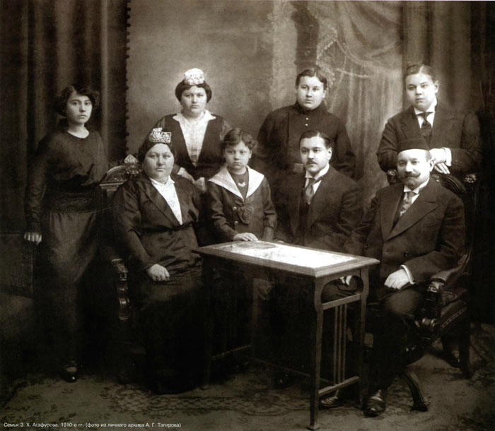Семья З.Х.Агафурова. 1910-е гг. (из личного архива А.Г.Тагирова) 