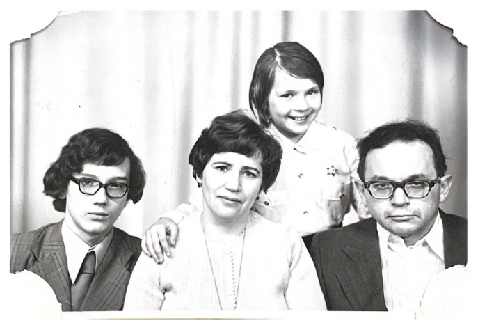 Борис Антонович со своей женой и детьми в 1979 году
