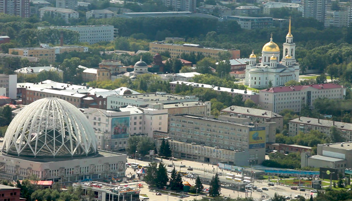 Южная часть города. Вид на цирк и Ново-Тихвинский женский монастырь