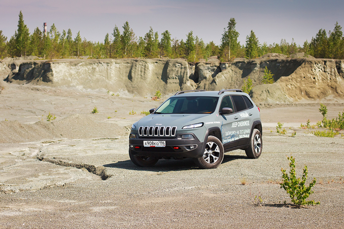 На момент премьеры на одном из автосалонов Jeep Cherokee стал самой обсуждаемой в мире новинкой - именно из-за дизайна