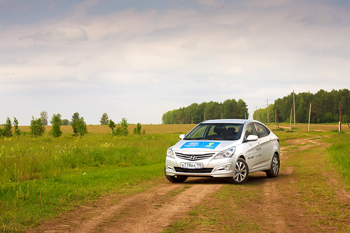 Экспериментировать с активным вождением Hyundai Solaris по заведомо разбитым покрытиям не стоит - подвеска оказалась чересчур  жесткой