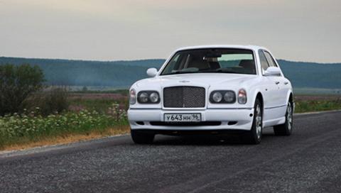 Bentley Arnage: белый чемодан