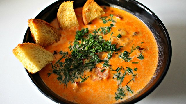 Сырный суп с копченостями