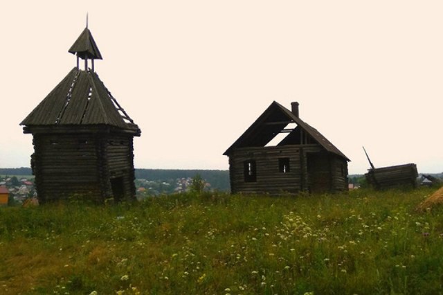 Заброшенные кино-декорации в деревне Каменка