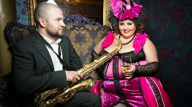 Как живут девушки из стриптиз-шоу