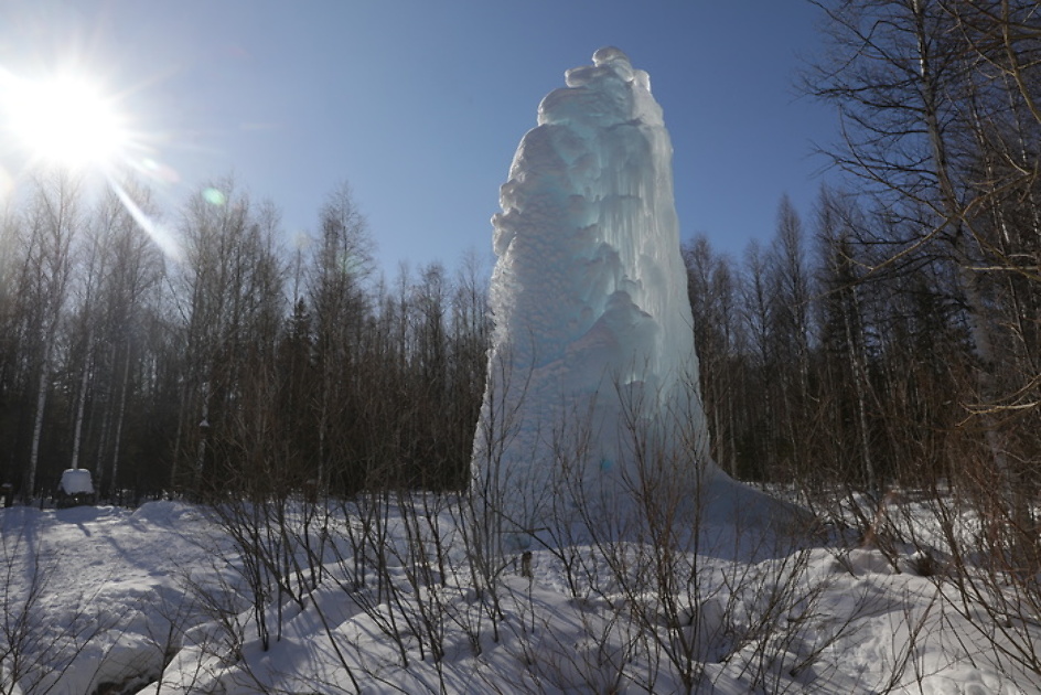 Ледяной фонтан. Дом лося «Сохатка». Хребет Москаль