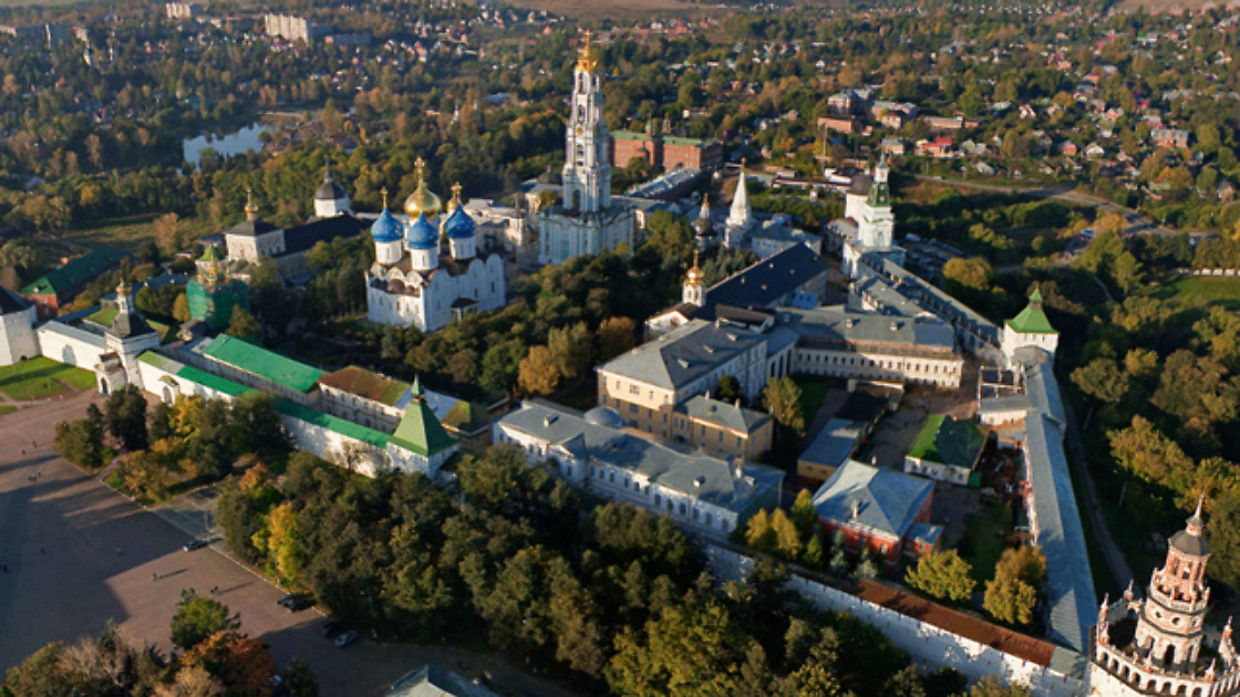 Лавра Сергиев Посад вид издалека